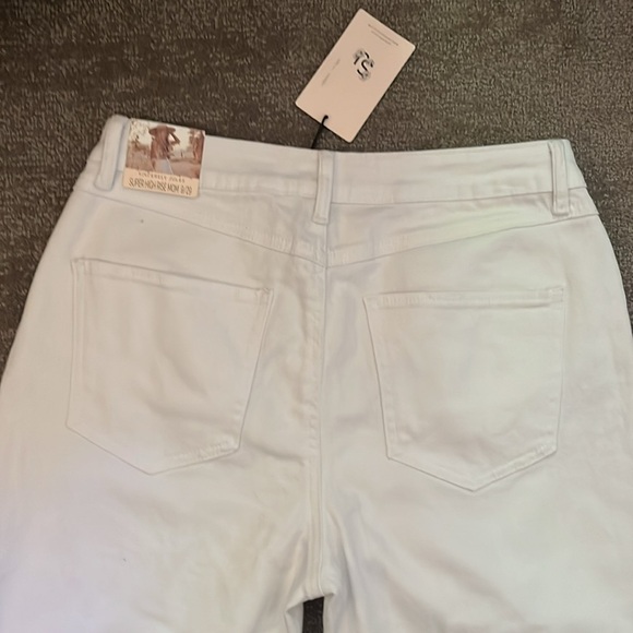 NWT Sincerely Jules Super High Rise White Distressed Mom Jeans Size 9/29 - Picture 11 of 12